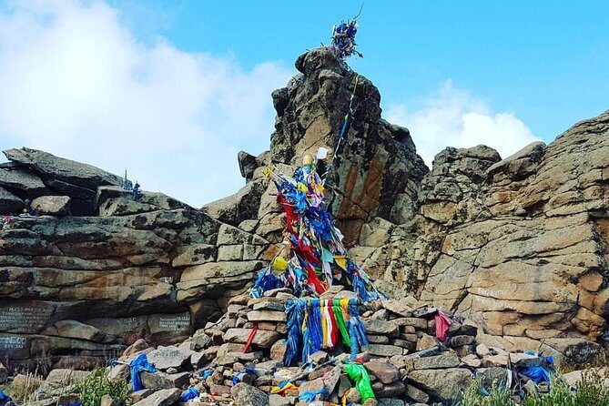 1 Day Manzushir Monastery & Hiking to Tsetsee Gun (Bogd Khan Summit) - Tsetsee Gun (Bogd Khan summit): what a good guide does
