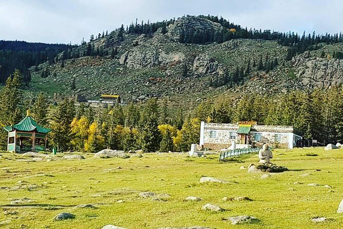 1 Day Manzushir Monastery & Hiking to Tsetsee Gun (Bogd Khan Summit) - Bogd Khan Uul National Park: making the hike feel manageable