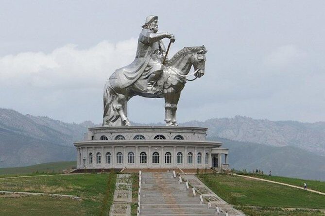 5 Days Terelj national Park Tour From Central Mongolia - Day 1: Ulaanbaatar’s icons, plus Turtle Rock photos