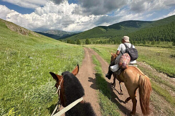 A Day Authentic Mongolian Trip near Ulaanbaatar all-inclusive - Day 2: morning hike and a breakfast built for energy