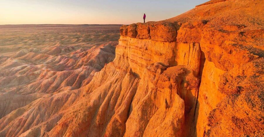Best 6-Day Gobi Tour Discover Mongolia - Day 5 Tsagaan Suvarga White Stupa: walk the layered cliff and catch the light