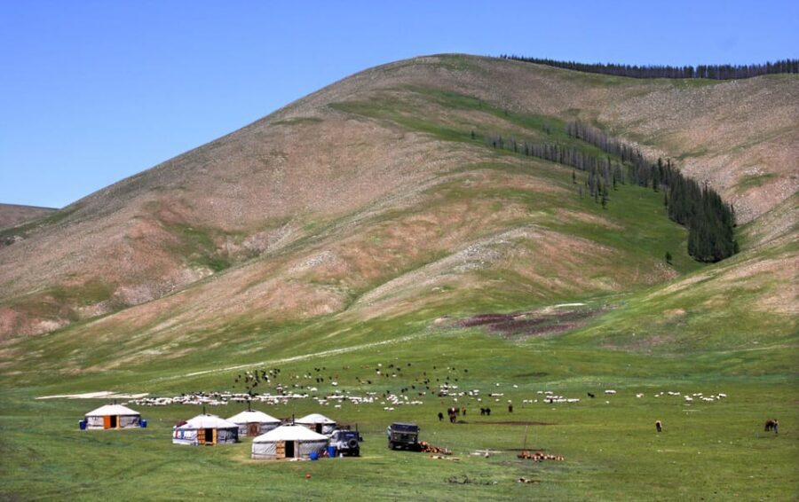 Day tour to Aglag creation monastery - Pickup at 09:00 and the 2-hour drive that sets expectations