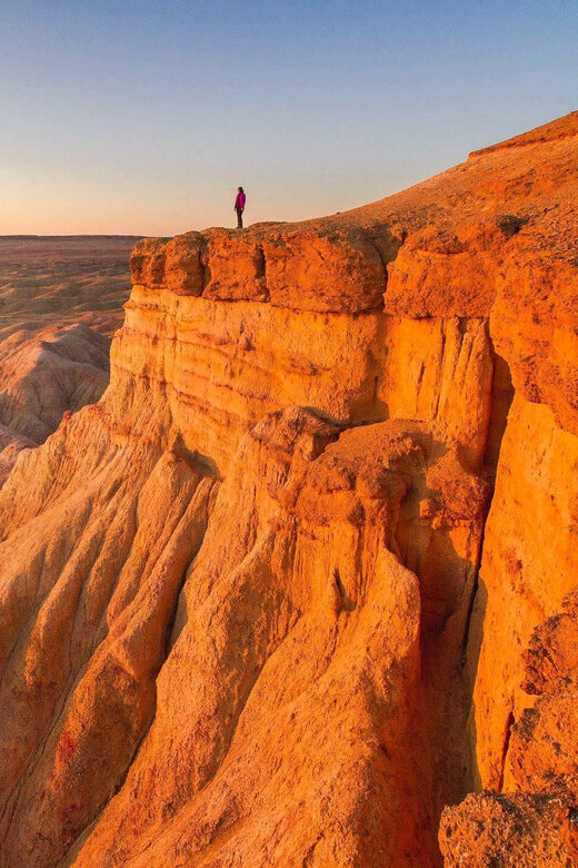 Discover / 8 day Great Gobi and Central Mongolia - Baga Gazriin Chuluu and ger-guestroom reality