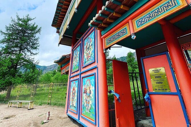 Full Day Private Tour in Terelj National Park with Horse Riding - Horse riding in Terelj with a local guide: beginners can join