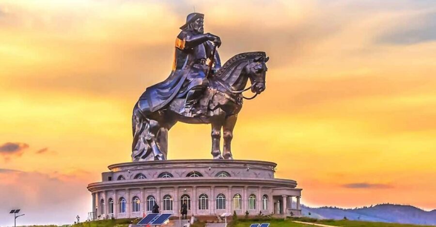 Mongolia: Genghis Khan Day Tour with Terelj National Park - Mongolian meals and hospitality: more than a stop on the route