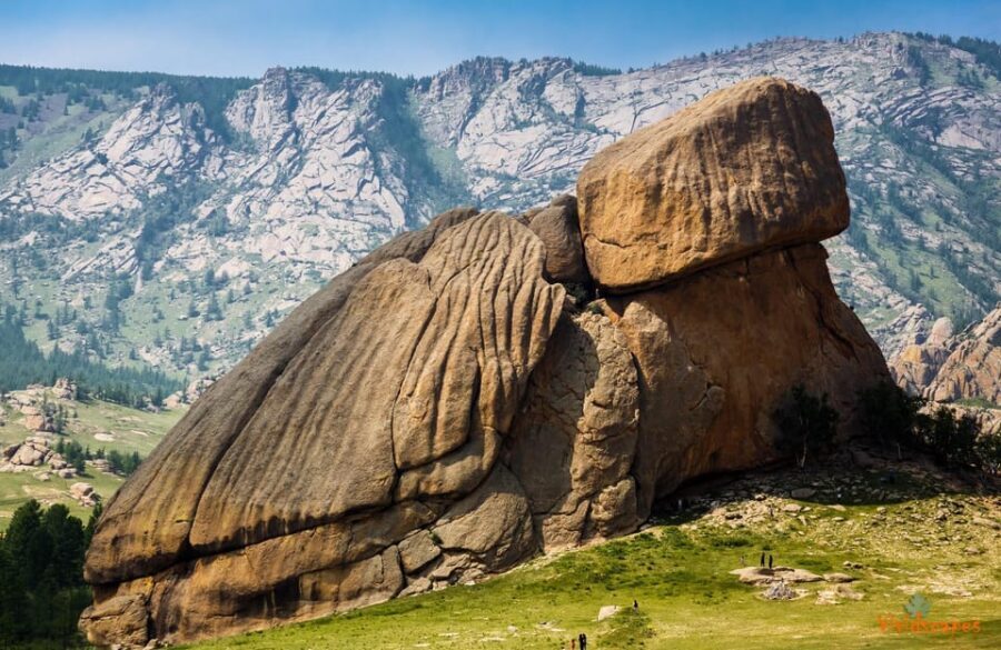Transport Terelj national park , Chinggis Khaan statue , - Chinggis Khaan statue and Turtle rock: where photo time turns into hangout time