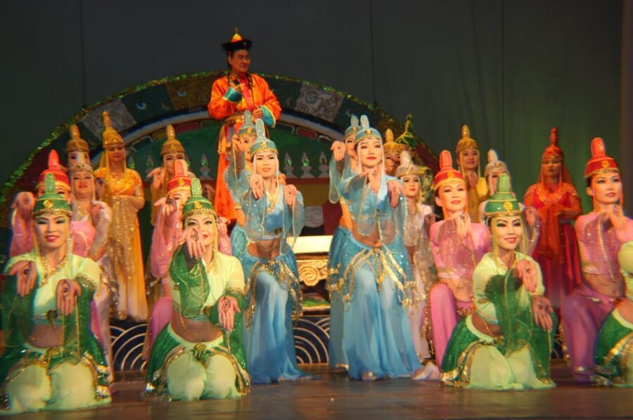 Ulaanbaatar: Traditional Music and Dance Performance Ticket - Traditional Dance, Costumes, and the Stage Energy of Acrobats