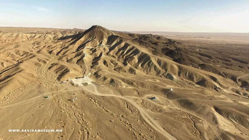 Visit Great Gobi attractions in 3 day /Full adventure - Day 2: Tsagaan Suvarga White Stupa and a ger night with a shower